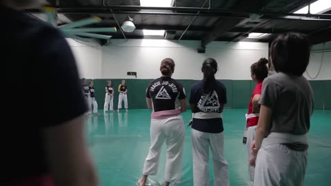 Women's Self-defense That Actually Works! (Gracie Jiu-Jitsu)