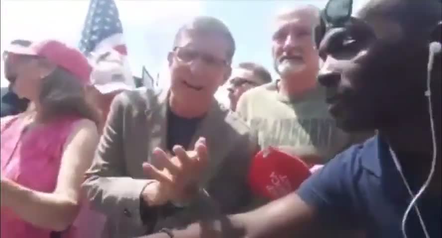 Mohamed Diallo qui croise le Général Mickael Flynn