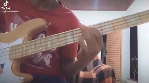 Bag Raiders - Shooting Stars - BASS SOLO