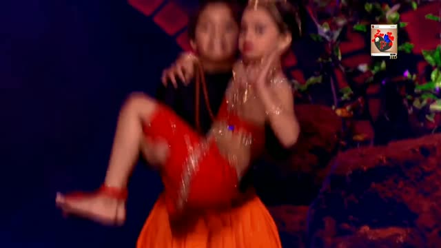 Ditya और Dipali के 'बाबा और अप्सरा' Act ने मचाया धूम | Super Dancer