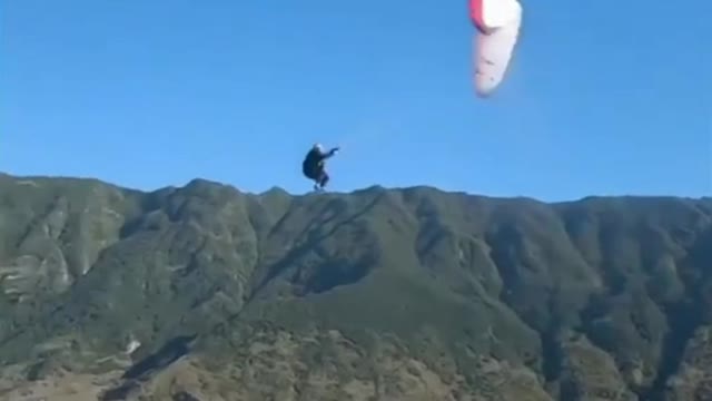 Radical maneuvers of a paragliding flight.