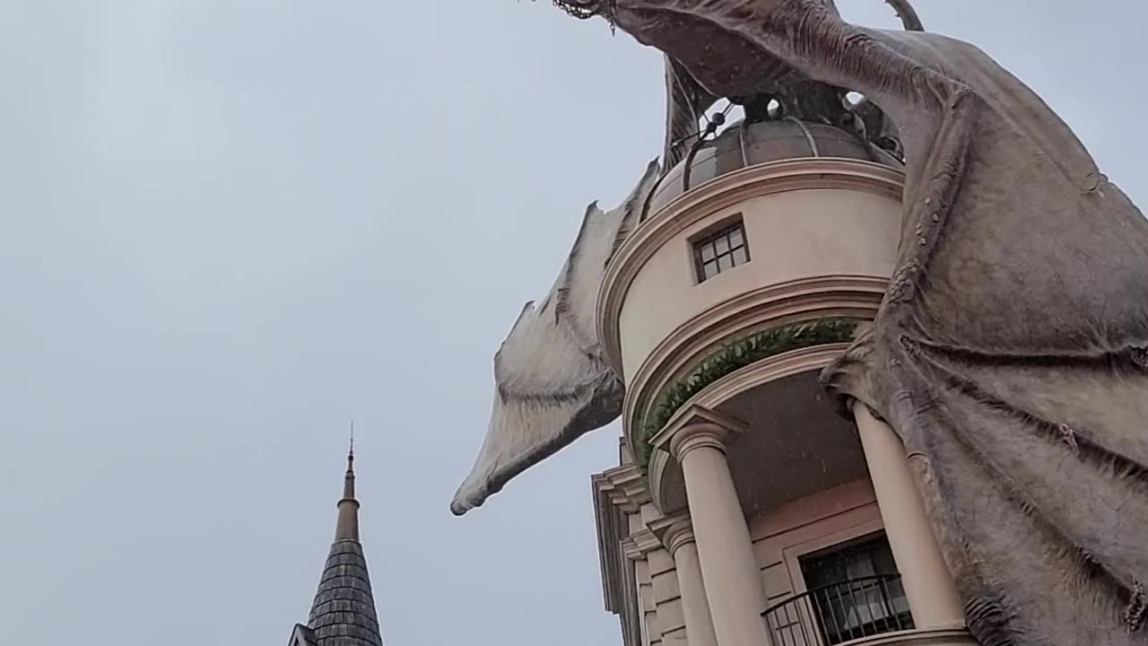 Well Done Dragon! Rain In Diagon Alley #harrypotter #wizardingworld #universalstudios