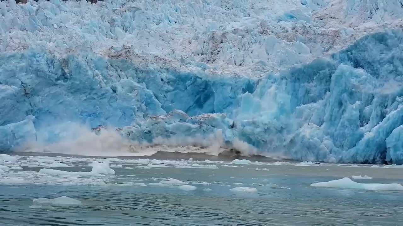 Sawyer Glacier Massive Calving (1)