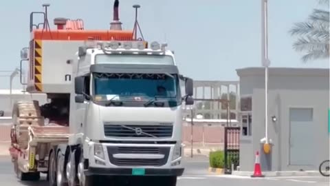 Mind-Blowing Heavy Equipment Move!