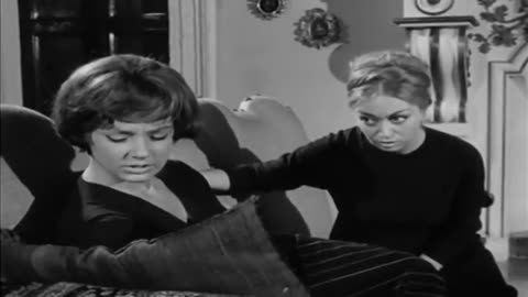 horror - 1960 The Playgirls and the Vampire film