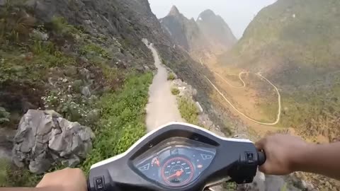 Đường Hà Giang như thế này thì đúng là tè dầm