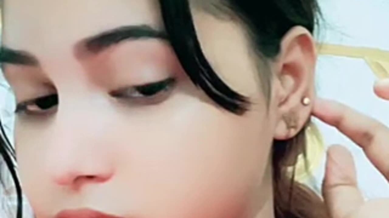 Bangladeshi Queen Maya Chowdhury cigarette live Show pat -1