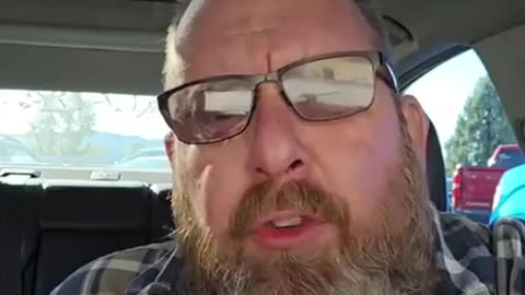 This dude has a message for Dirty Hillary