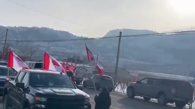 Another convoy at the border between Washington State (USA) and British Columbia (CAN) [Feb 5, 2022]
