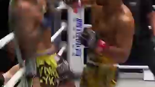 Flash🔙 to the INSANE striking showdown between Rodlek and Liam Harrison!