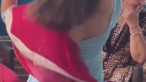 A Women Who Surprised To@Everyone