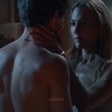 "Return the Favor: Passionate Kissing in the Car – A Steamy Moment! 💏🚗"