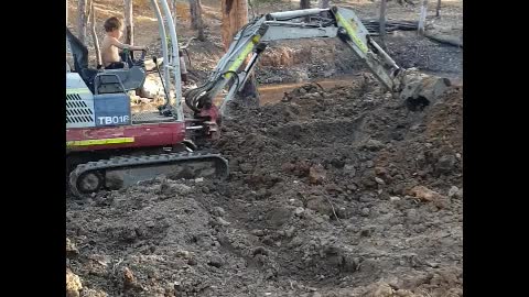 4y old operating digger like a pro