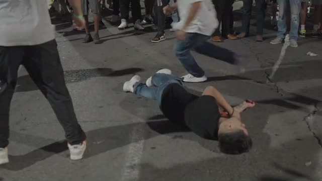 Street fight 5 v 1 knockout