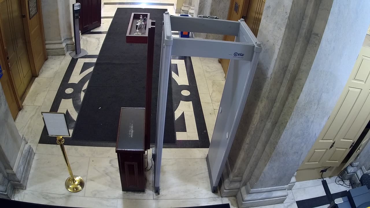 0163USCH01HouseCarriageDoor_2021-01-05_16h51min00s440ms.mp4