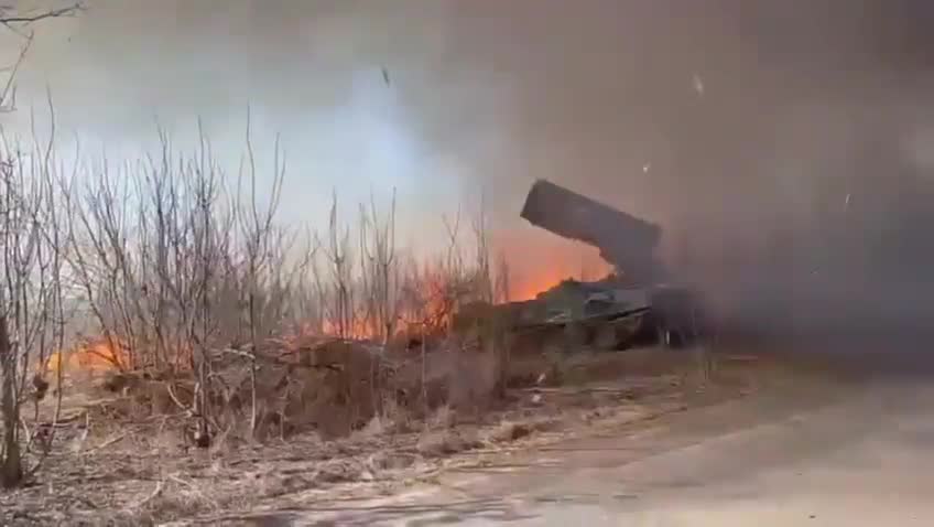 BREAKING... Multiple rocket launchers firing at Ukrainian targets by the Russian army.