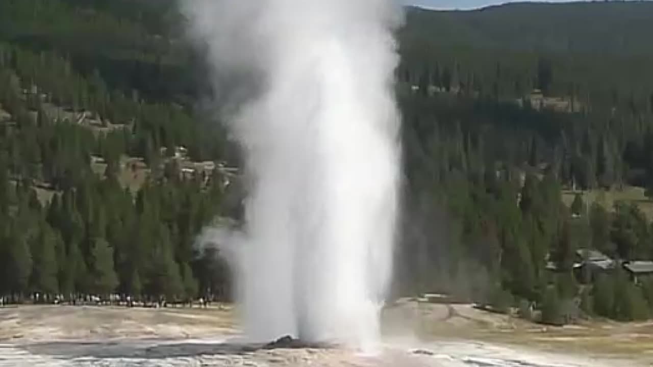 Yellowstone National Park, Old Faithful Geyser Eruption Aug. 17, 1:41pm, Music, Hot Butter Rum