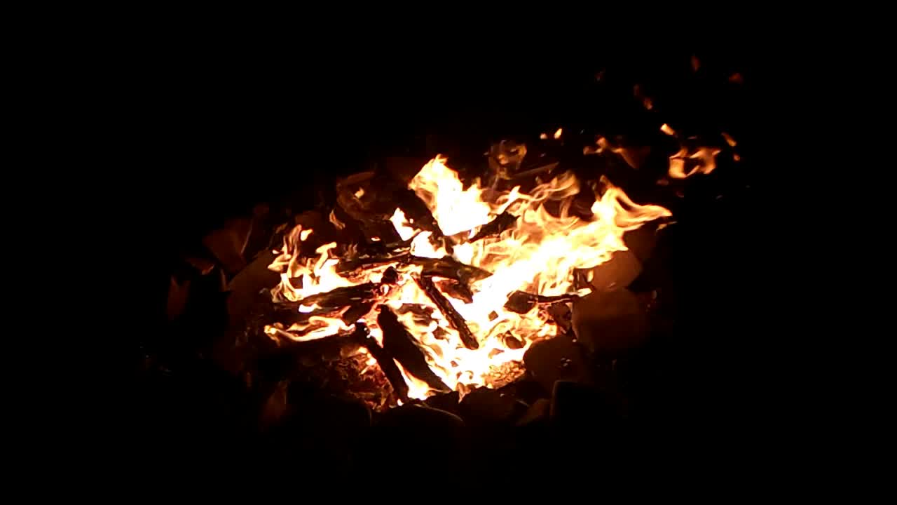 Slow motion fire pit