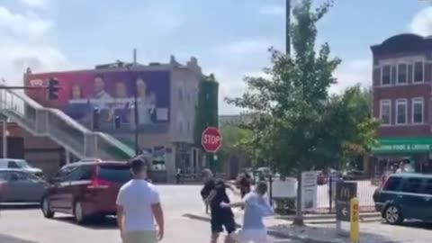 Fight In The Middle Of The Street In Chicago IL