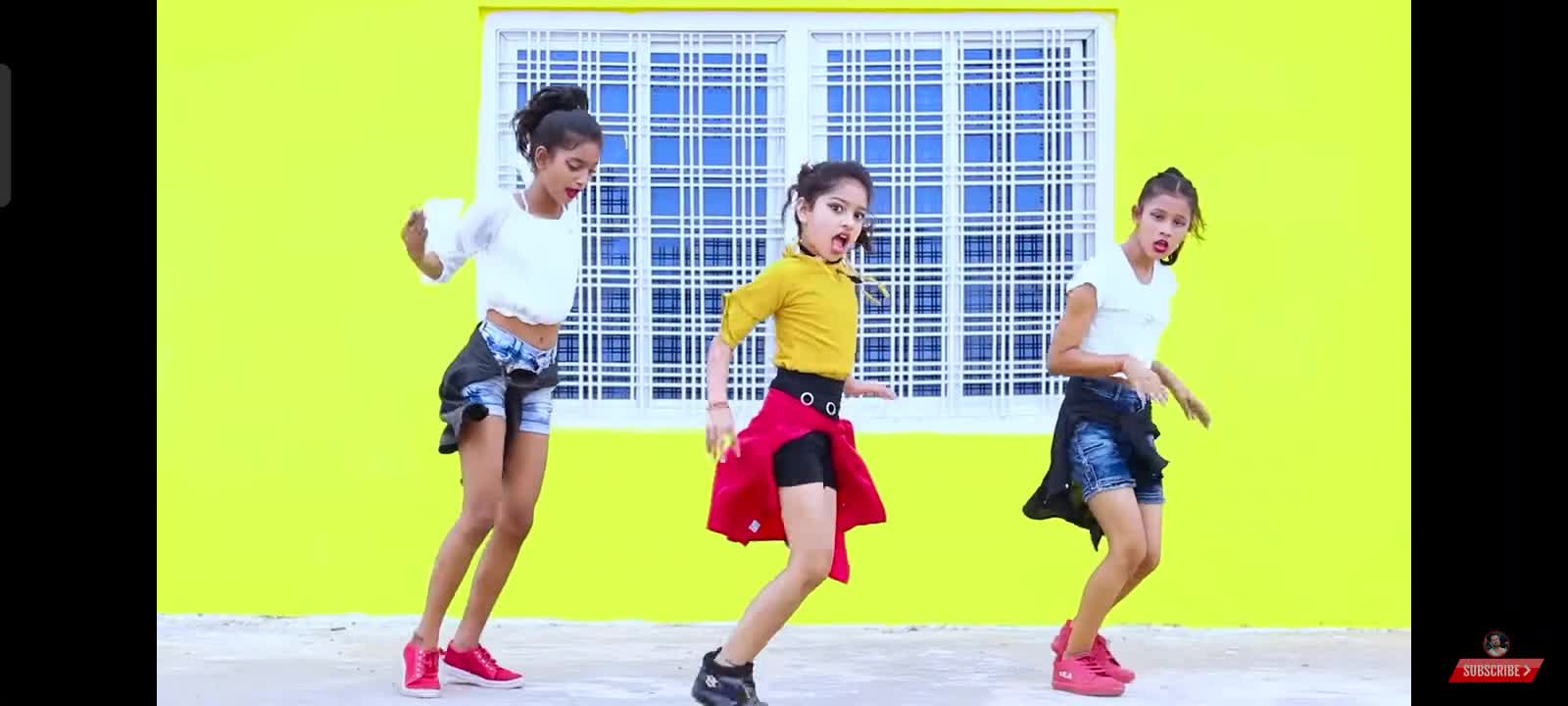 Jawani Teri Bijali ki Tar hai ( beby girl dance )