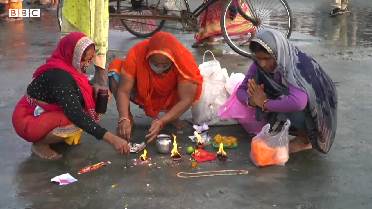 Thousands attend Hindu festival amid Covid surge