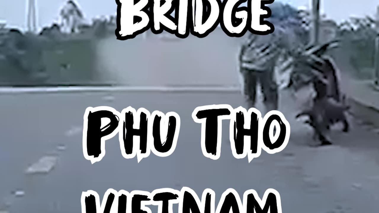 🇻🇳 🚨 Phong Chau Bridge COLLAPSED In Phu Tho, Vietnam