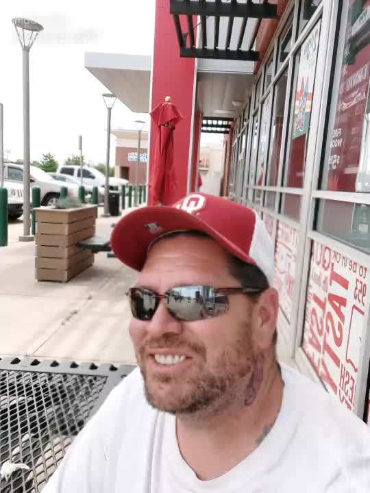 Look at me at 7-11 store