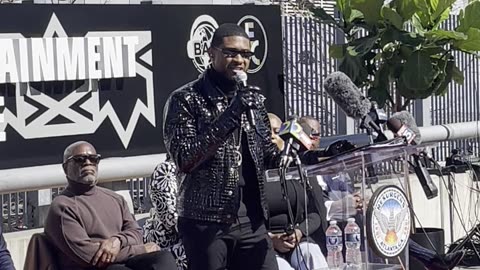 Usher accepts Atlanta's highest honor, the Phoenix award