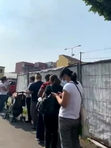 Globalist Success: The food line in the economic capital of Italy, Mila