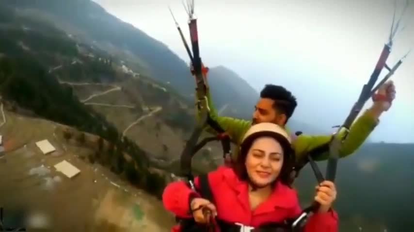 Viral Video || Paragliding Girl || Paragliding Video Of Girl || Land Kara Do Bhaiyya ||Screming Girl