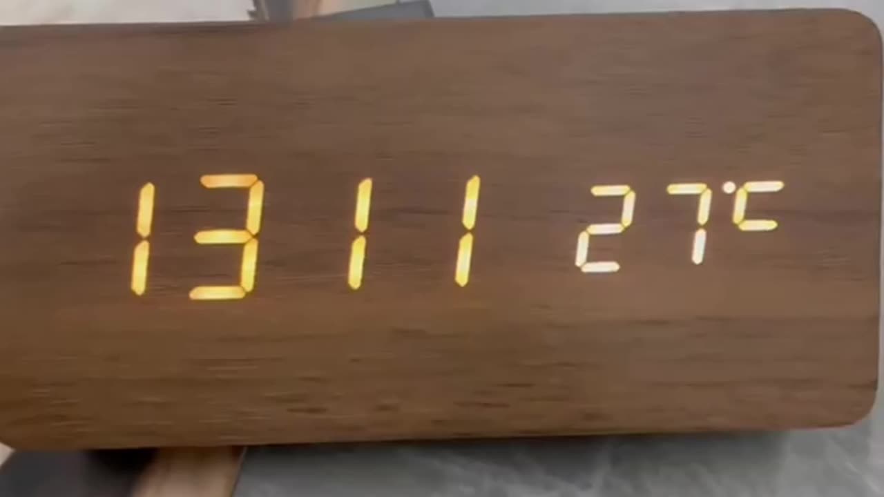 wooden_square_led_smart_alarm_clocks_for_bedrooms