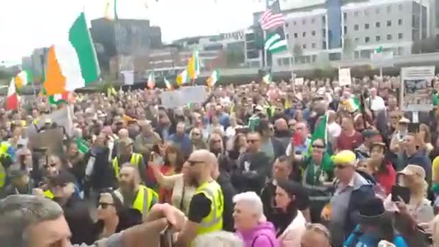 Protest @ Custom House; another at Dáil Éireann, both protesting mandatory face-masks & vaccines