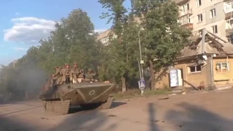 Russian paratroopers are moving in the direction of Kamyshevakha.