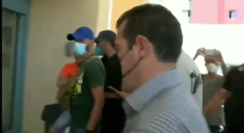 ΠΟΛΙΤΗΣ ΣΤΟΝ ΠΛΕΥΡΗ-ΞΕΦΤΙΛΑ