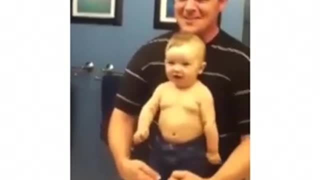 Funny : Baby Imitates his Father