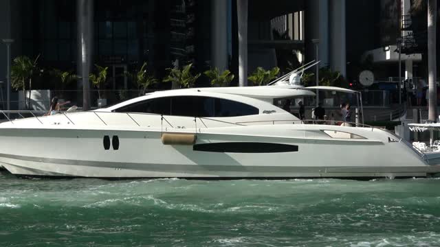 AMAZING PEOPLE AND SEXY YACHTS AND BOATS AT MIAMI - SOME HOT GIRLS !!! inforwars trump max igan