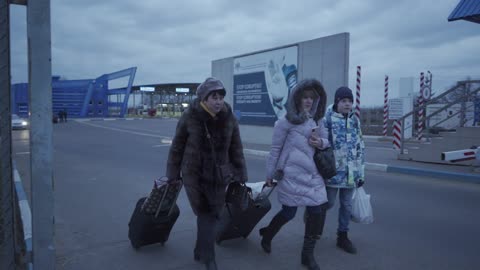 ukrainian refugee mothers with children crossing the border during the the russian ukrainian war