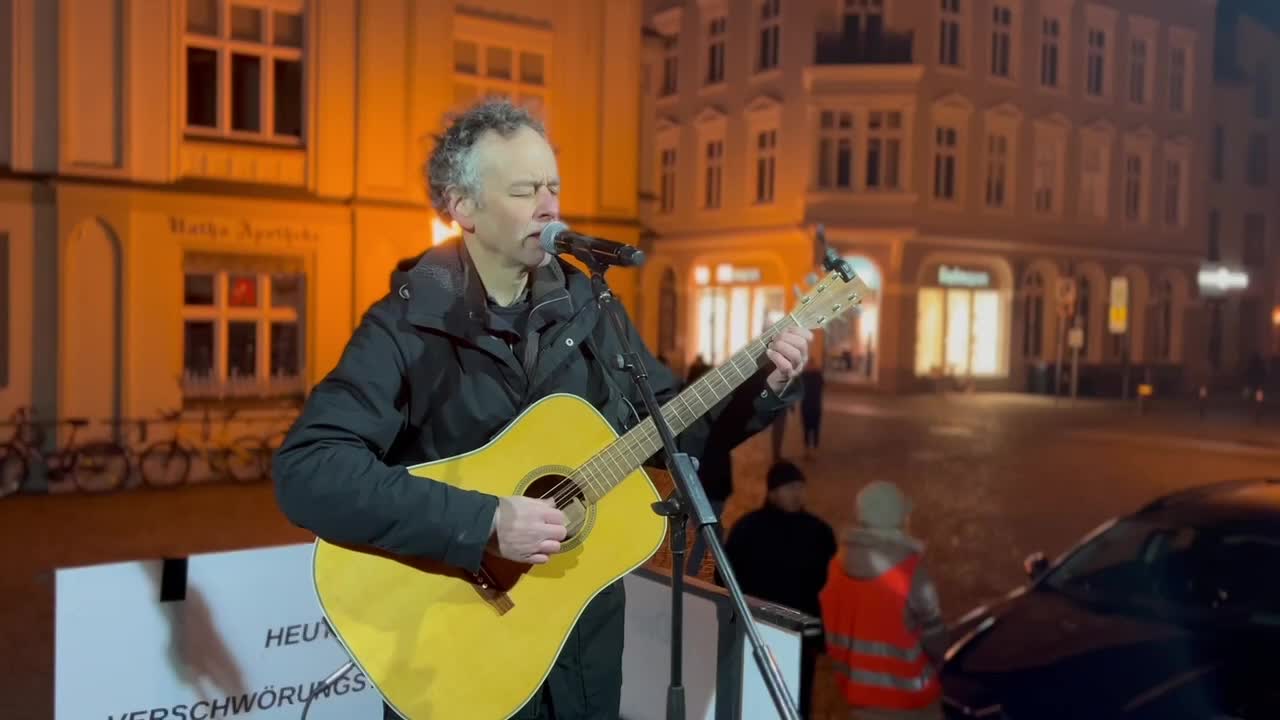 Greifswald: Dieter präsentiert seinen Song 28-02-2022