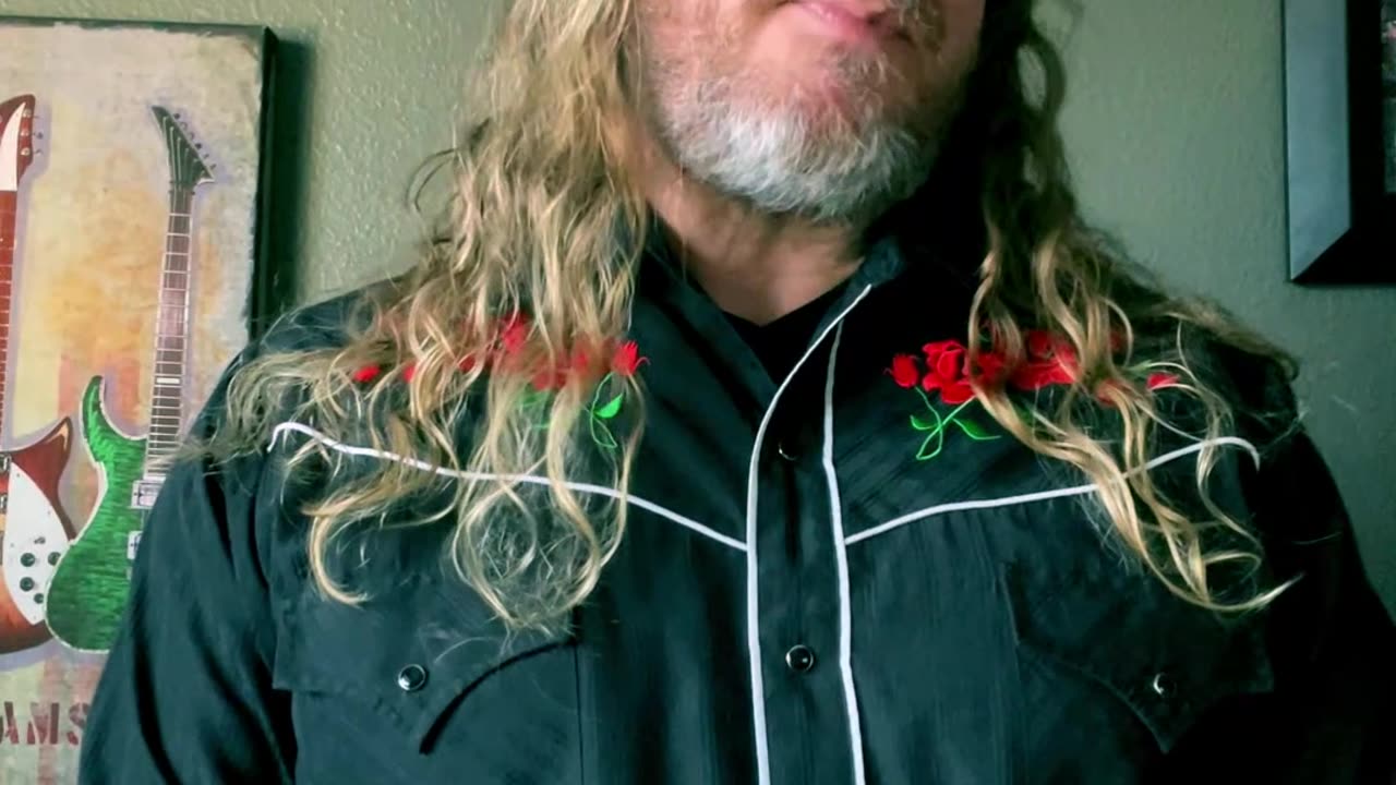 Santa 🎅, Cupid 💘, and even the Tooth Fairy 🦷 @KatiePruitt charms A&R legend Wiley Coyote