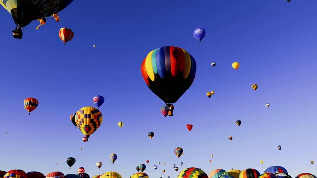 Hot Air Balloons... Beautiful Colors and Peaceful.