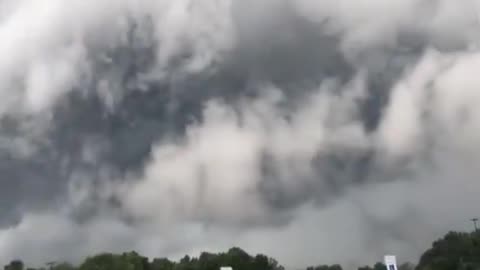 Insane cloud tsunami passing through Anna, Illinois 😮