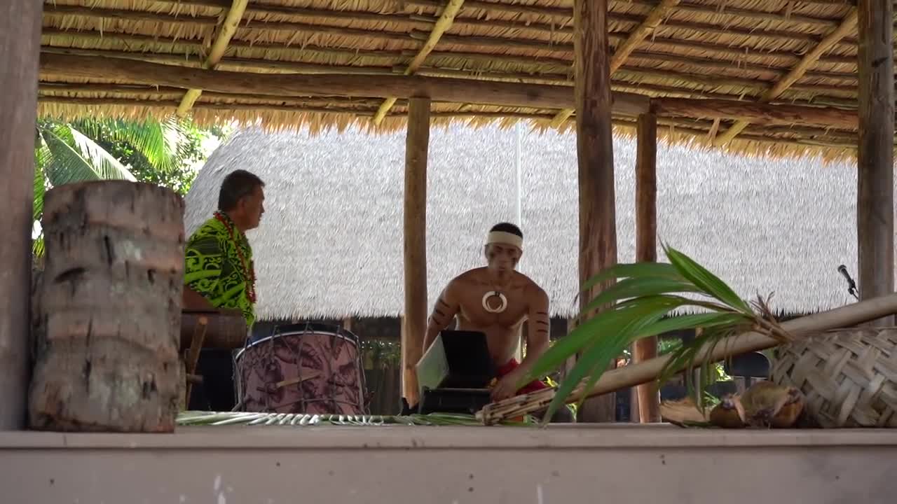 Funny Samoan Entertainment.