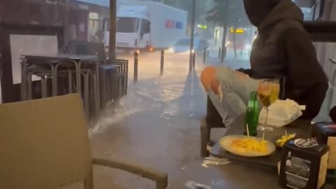 Imagine you’re at dinner and your table starts getting flooded😭