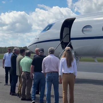 ✈️🌪️ Trump Lands in Valdosta, GA to Distribute Relief Supplies After Hurricane Helene! 🇺🇸