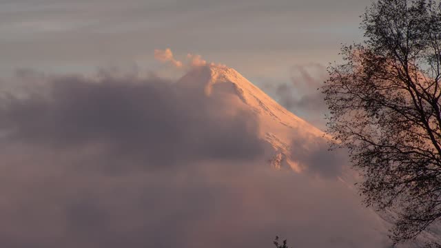 Incredible Time Lapse Footage of a Snowy Volcano