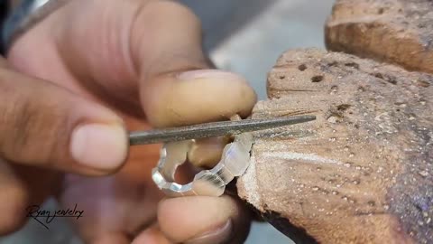 Make a perfect ring by hand