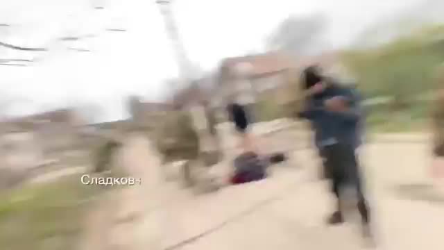 Παραδοση αιχμαλωτων στη Μαριούπολη