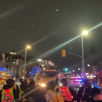 Canada The police try to "RAID AND BLOCKADE"