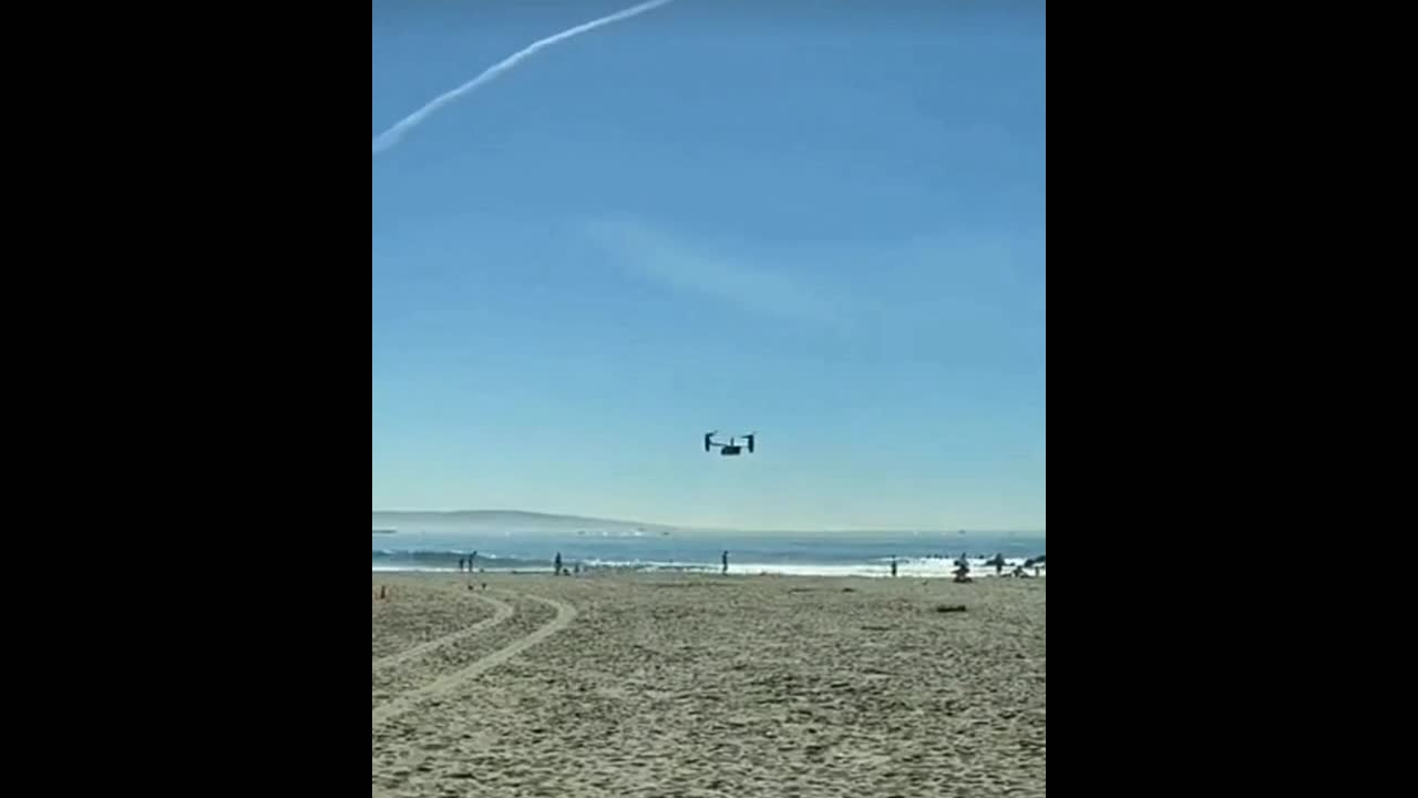 Osprey V-22 BUZZES Over Santa Monica Beaches