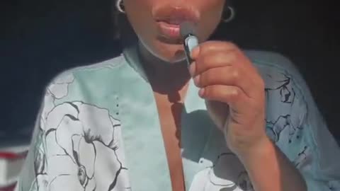 woman absolutely destroys Beyoncé